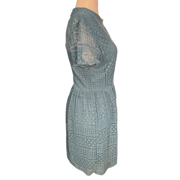 Francesca's Blue Lace Short SleeveDress Zip Back High Neck Size Large Stunning - Picture 4 of 11